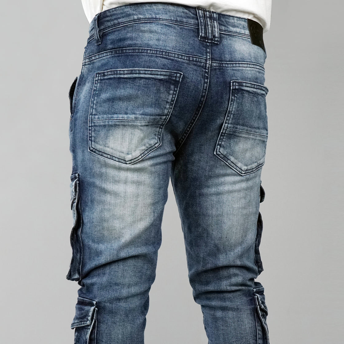 MEN JEANS WITH 4 CARGO POCKETS