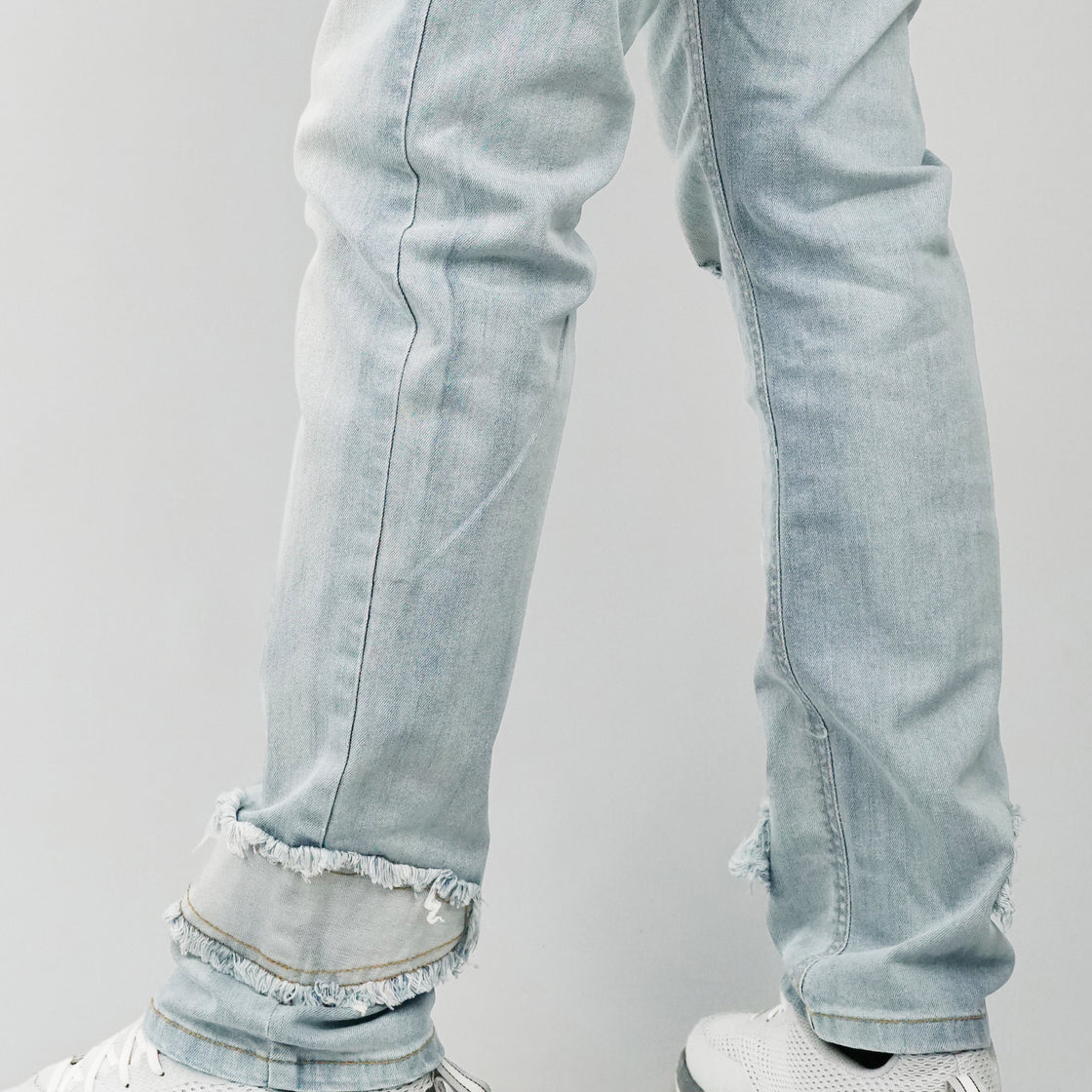 MENS DISTRESSED PATCH TRIM JEANS