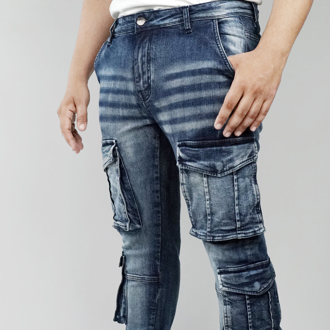 MEN JEANS WITH 4 CARGO POCKETS